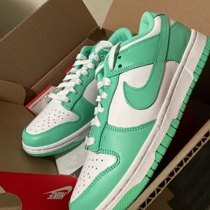 Nike women’s dunk low